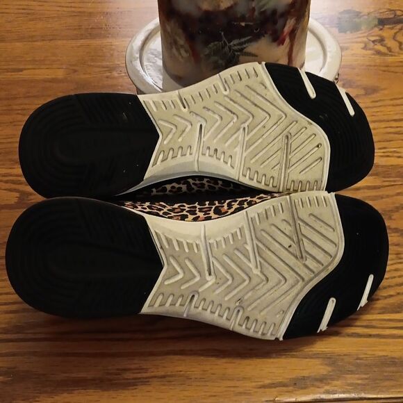 Sketchers Relaxed Fit Sneakers - Picture 5 of 11